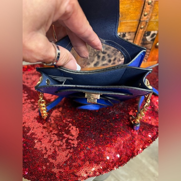 💙💙Blue Crossbody Bag with Rose Detail-EUC💙💙 - Picture 11 of 14